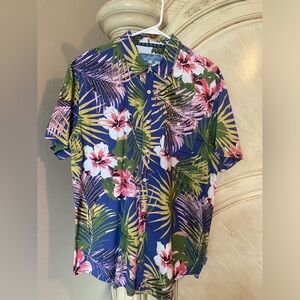 Huntington Beach Club button up short sleeve shirt
